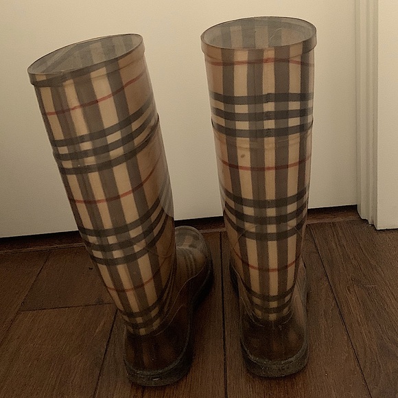 Burberry Check Rainboots - Picture 3 of 4